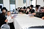 כ"ק אדמו"ר מסאטמאר שליט"א באזוכט אין שטאט לינדען, ניו זשערסי.  אינעם ראם פונעם באזוך האט זיך דער רבי באטייליגט ביי א מסיבת 'חומש סעודה', ווי אויך האט דער רבי באזוכט אינעם נייעם בית מדרש און מקוה 'היכל התורה'.