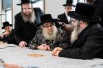 כ"ק אדמו"ר מסאטמאר שליט"א באזוכט אין שטאט לינדען, ניו זשערסי.  אינעם ראם פונעם באזוך האט זיך דער רבי באטייליגט ביי א מסיבת 'חומש סעודה', ווי אויך האט דער רבי באזוכט אינעם נייעם בית מדרש און מקוה 'היכל התורה'.