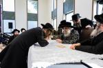 כ"ק אדמו"ר מסאטמאר שליט"א באזוכט אין שטאט לינדען, ניו זשערסי.  אינעם ראם פונעם באזוך האט זיך דער רבי באטייליגט ביי א מסיבת 'חומש סעודה', ווי אויך האט דער רבי באזוכט אינעם נייעם בית מדרש און מקוה 'היכל התורה'.