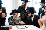 כ"ק אדמו"ר מסאטמאר שליט"א באזוכט אין שטאט לינדען, ניו זשערסי.  אינעם ראם פונעם באזוך האט זיך דער רבי באטייליגט ביי א מסיבת 'חומש סעודה', ווי אויך האט דער רבי באזוכט אינעם נייעם בית מדרש און מקוה 'היכל התורה'.