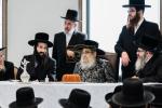 כ"ק אדמו"ר מסאטמאר שליט"א באזוכט אין שטאט לינדען, ניו זשערסי.  אינעם ראם פונעם באזוך האט זיך דער רבי באטייליגט ביי א מסיבת 'חומש סעודה', ווי אויך האט דער רבי באזוכט אינעם נייעם בית מדרש און מקוה 'היכל התורה'.