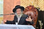 הגאון הצדיק ר' אלימלך בידערמאן שליט"א ביים איבערגעבן א דרשה לקראת די בעפארשטייענדע ימי הרחמים והרצון דער מעמד איז פארגעקומען אינעם 'חקל יצחק ספינקא' בית מדרש אין די רמה ד' געגנט אין בית שמש.