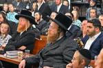 הגאון הצדיק ר' אלימלך בידערמאן שליט"א ביים איבערגעבן א דרשה לקראת די בעפארשטייענדע ימי הרחמים והרצון דער מעמד איז פארגעקומען אינעם 'חקל יצחק ספינקא' בית מדרש אין די רמה ד' געגנט אין בית שמש.