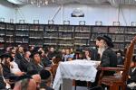 הגאון הצדיק ר' אלימלך בידערמאן שליט"א ביים איבערגעבן א דרשה לקראת די בעפארשטייענדע ימי הרחמים והרצון דער מעמד איז פארגעקומען אינעם 'חקל יצחק ספינקא' בית מדרש אין די רמה ד' געגנט אין בית שמש.