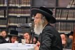 הגאון הצדיק ר' אלימלך בידערמאן שליט"א ביים איבערגעבן א דרשה לקראת די בעפארשטייענדע ימי הרחמים והרצון דער מעמד איז פארגעקומען אינעם 'חקל יצחק ספינקא' בית מדרש אין די רמה ד' געגנט אין בית שמש.