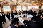 מעמד יציקת הבורות פאר די נייע מקוה אין ביהמ"ד סייעתא דשמיא אין סאוט פאלסבורג בראשות הגה"צ ר' אברהם גרינבוים שליט"א בן הגאון בעל סייעתא דשמיא זצ"ל