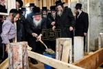 מעמד יציקת הבורות פאר די נייע מקוה אין ביהמ"ד סייעתא דשמיא אין סאוט פאלסבורג בראשות הגה"צ ר' אברהם גרינבוים שליט"א בן הגאון בעל סייעתא דשמיא זצ"ל