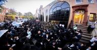 א' סליחות בחצר הקודש סאטמאר אינעם נייעם איבערגעבויטע בית המדרש אויף ראדני סטריט אין וויליאמסבורג