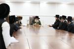 מעמד הנחת תפילין פאר אן אייניקל ביי כ"ק אדמו"ר מתולדות צבי ספינקא שליט"'א