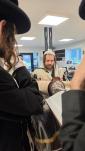 כ''ק אדמו"ר מקרעטשניף כפר עטה שליט''א היינט צופרי אינעם תודה וזמרה שול אין די עירמאנט געגענט נעבן מאנסי.