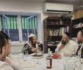 Main image for כ''ק אדמו"ר מקרעטשניף כפר עטה שליט''א היינט צופרי אינעם תודה וזמרה שול אין די עירמאנט געגענט נעבן מאנסי.