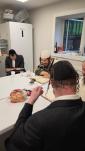 כ''ק אדמו"ר מקרעטשניף כפר עטה שליט''א היינט צופרי אינעם תודה וזמרה שול אין די עירמאנט געגענט נעבן מאנסי.