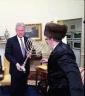 שטייענדיג בלויז צוויי טעג אפגערוקט בעפאר די היסטארישע באזוך פון אדמורי"ם אין ווייסן הויז: באזוך פון האדמו"ר מסקווירא ביים פרעזידענט ביל קלינטאן חנוכה תש"ס 