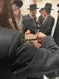 הזורעים בדמעה ברינה יקצורו: שמחה בכל העולמות ביי די היסטארישע בר מצוה פון הבחור אלימלך העניך יהודה וויינגארטן ני"ו מיוצא לב טהור 