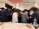 כ''ק האדמו"ר מסאטמאר שליט"א באטייליגט זיך ביים שמחת החתונה בחצר הקודש צאנז זמיגראד 