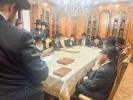 דעלעגאציע מיט רבנים פון די פעדעראלע תפיסות אין אמעריקע, אינאיינעם מיט גדולי עסקנים למען הכלל,באזוכן ביי כ"ק אדמו"ר מסאטמאר שליט"א
