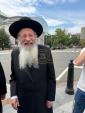 ראש ישיבה בית מדרש גבוה ד'לעיקוואוד הגאון ר' מלכיאל קאטלער שליט"א בייים אנקומען צום גרויסן היסטארישע אסיפה מיט גדולי האדמורי"ם אינעם ווייסע הויז
