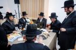 מסיבה פאר נגידים לטובת מתיבתא דסאטמאר אין די שטוב פונעם נגיד ר' משה אהרן מאנן הי"ו