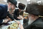 יומא דשמחה אין סאסוב: דער נייער ספר פון רבי'ן איז ארויס לאור עולם