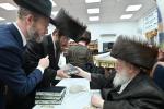 יומא דשמחה אין סאסוב: דער נייער ספר פון רבי'ן איז ארויס לאור עולם
