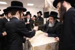 באזוך פון הרה"צ אב"ד חיים מאיר האגער שליט"א אינעם נייעם בנין הישיבה 'אהבת ישראל' ויזניץ אין רמה ד' בית שמש