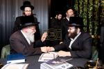 היסטארישע תורה רעוואלוציע אין שיכון סקווירא רייכע באנקעט אפגעצייכנט מיט הילכיגן סוקסעס 