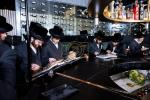 היסטארישע תורה רעוואלוציע אין שיכון סקווירא רייכע באנקעט אפגעצייכנט מיט הילכיגן סוקסעס 