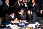 היסטארישע תורה רעוואלוציע אין שיכון סקווירא רייכע באנקעט אפגעצייכנט מיט הילכיגן סוקסעס 