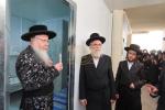 Main image for מעמד 'פתיחת הזמן'  אין די ישיבה 'תורת ישראל' קרעטשניף אין שטאט קרית גת. ציזאמען מיטן  'קביעת מזוזות' פארן נייעם פליגל פון די ישיבה.
