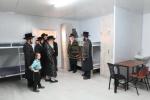 מעמד 'פתיחת הזמן'  אין די ישיבה 'תורת ישראל' קרעטשניף אין שטאט קרית גת. ציזאמען מיטן  'קביעת מזוזות' פארן נייעם פליגל פון די ישיבה.