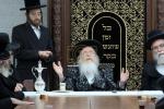 מעמד 'פתיחת הזמן'  אין די ישיבה 'תורת ישראל' קרעטשניף אין שטאט קרית גת. ציזאמען מיטן  'קביעת מזוזות' פארן נייעם פליגל פון די ישיבה.