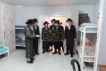 מעמד 'פתיחת הזמן'  אין די ישיבה 'תורת ישראל' קרעטשניף אין שטאט קרית גת. ציזאמען מיטן  'קביעת מזוזות' פארן נייעם פליגל פון די ישיבה.
