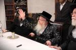 מעמד 'פתיחת הזמן'  אין די ישיבה 'תורת ישראל' קרעטשניף אין שטאט קרית גת. ציזאמען מיטן  'קביעת מזוזות' פארן נייעם פליגל פון די ישיבה.