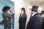 מעמד 'פתיחת הזמן'  אין די ישיבה 'תורת ישראל' קרעטשניף אין שטאט קרית גת. ציזאמען מיטן  'קביעת מזוזות' פארן נייעם פליגל פון די ישיבה.