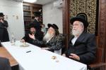 מעמד 'פתיחת הזמן'  אין די ישיבה 'תורת ישראל' קרעטשניף אין שטאט קרית גת. ציזאמען מיטן  'קביעת מזוזות' פארן נייעם פליגל פון די ישיבה.