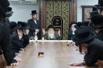 מעמד 'פתיחת הזמן'  אין די ישיבה 'תורת ישראל' קרעטשניף אין שטאט קרית גת. ציזאמען מיטן  'קביעת מזוזות' פארן נייעם פליגל פון די ישיבה.