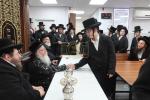 מעמד 'פתיחת הזמן'  אין די ישיבה 'תורת ישראל' קרעטשניף אין שטאט קרית גת. ציזאמען מיטן  'קביעת מזוזות' פארן נייעם פליגל פון די ישיבה.