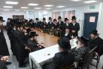 מעמד 'פתיחת הזמן'  אין די ישיבה 'תורת ישראל' קרעטשניף אין שטאט קרית גת. ציזאמען מיטן  'קביעת מזוזות' פארן נייעם פליגל פון די ישיבה.