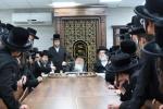 מעמד 'פתיחת הזמן'  אין די ישיבה 'תורת ישראל' קרעטשניף אין שטאט קרית גת. ציזאמען מיטן  'קביעת מזוזות' פארן נייעם פליגל פון די ישיבה.