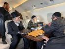 כ"ק אדמו"ר מסאטמאר שליט"א אויפן פליגער קיין וואשינגטאן הבירה פארן א באזוך אינעם ווייסע הויז