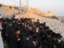 די לוויה פון כ"ק אדמו"ר מביאלא אוסטראווא זצ"ל פון בית מדרש אויף רחוב דוד דראובני אין ירושלים צום הר הזיתים.