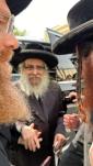 בילדער: סאטמארער רבי שליט"א קומט אן אין ווייסן הויז פאר א היסטארישן מיטינג