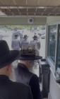 Main image for ווידעא: כ"ק אדמו"ר מסאטמאר און כ"ק אדמו"ר מבאבוב שליט"א ביים אריינגיין אינעם ווייסן הויז לקראת א היסטארישע מיטינג