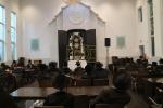 כ"ק אדמו"ר מקאסאן שליט"א ביים אויפטרעטן מיט די דרשת פתיחת הזמן אין ישיבה 'עטרת צבי' אין לעיקוואוד, אונטער די הנהלה פונעם ראש ישיבה הרה"ג ר' אברהם דזשעיקאבס שליט"א.