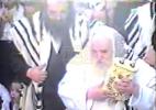 הקפות שניות ביי כ"ק גאב"ד ירושלים הגרמ"א פריינד זי"ע. היינט ביינאכט וועט אויספאלן דער דרייסיגסטער יומא דהילולא (נפטר געווארן כ' אלול תשנ"ו).