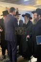 Main image for סאטמארער רבי ר' אהרן באדאנקט קאנגרעסמאן פעט רייען פארן ארויסהעלפן זיין פליגער צו לאנדן אין די וואשינגטאן די סי לופטפעלד נאך פארהאלטונגען