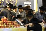 מעמד התפילה פון חסידי תולדות אהרן און מירון בראשות כ"ק אדמו"ר מתולדות אהרן שליט"א