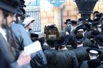 מעמד התפילה פון חסידי תולדות אהרן און מירון בראשות כ"ק אדמו"ר מתולדות אהרן שליט"א