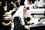 כ"ק אדמו"ר מצאנז קלויזענבורג שליט"א ביי אמירת סליחות ראשונות בקרב חסידיו אין עיה"ק ירושלים