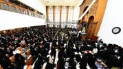 כ"ק אדמו"ר מצאנז קלויזענבורג שליט"א ביי אמירת סליחות ראשונות בקרב חסידיו אין עיה"ק ירושלים